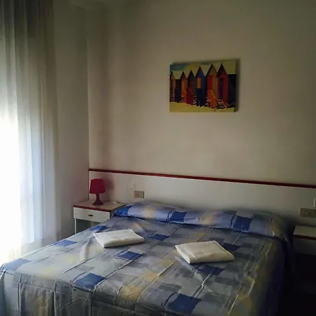 מלון Serenella 3*